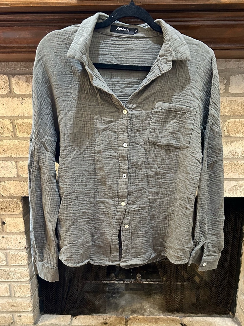 Automer Casual Button-Down Shirt in Light Green EUC